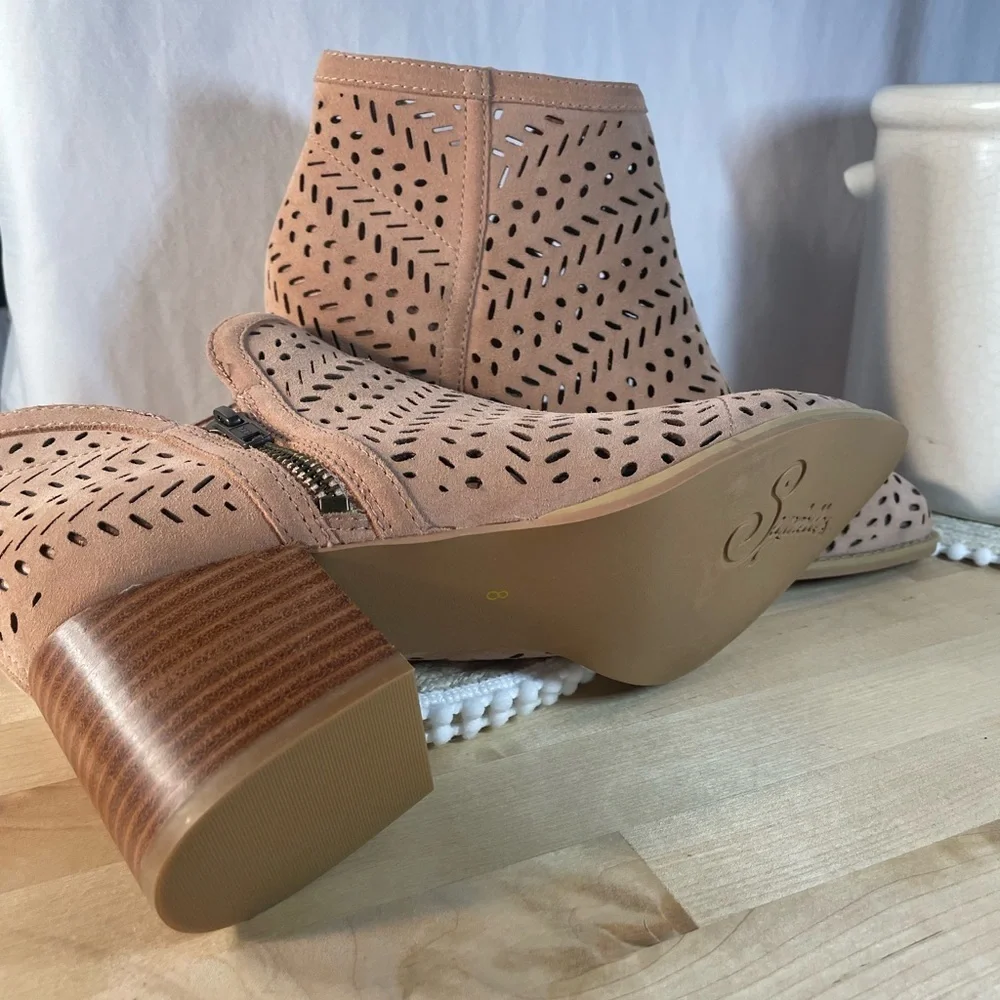 Seychelles Chapparal Laser Cut Perforated Ankle Booties in Blush Suede